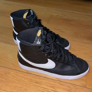 Nike Blazer women’s size 8.5 like new black and white
